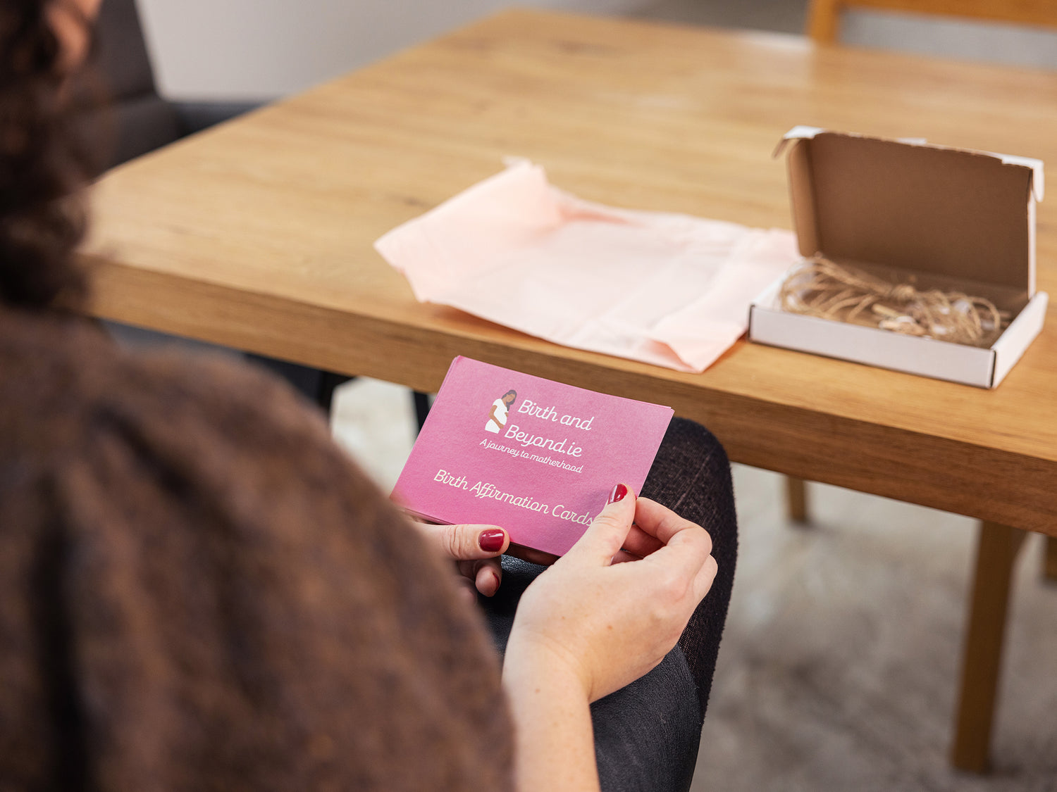 Birth Affirmation Cards being read by a mum